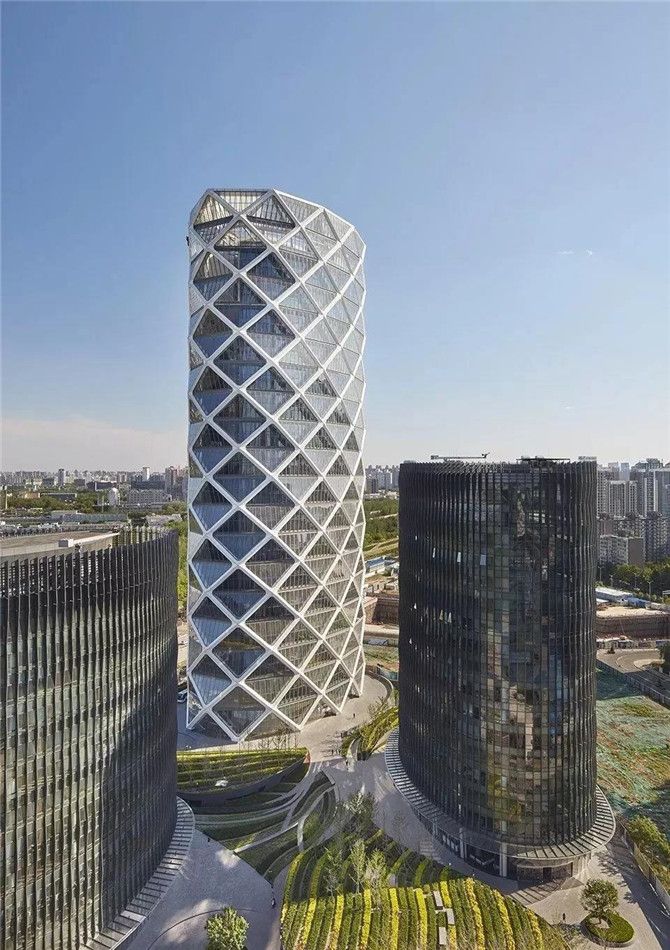 粗線(xiàn)條建筑幕墻賞析
